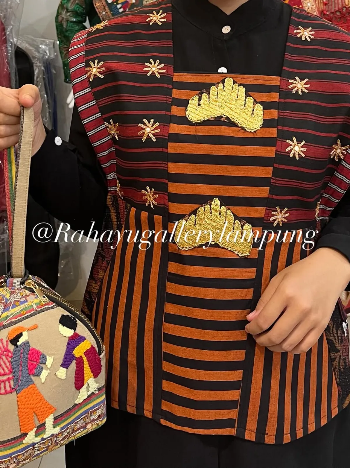 Rompi Tapis Wanita